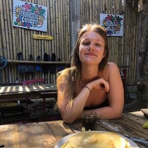 Meet your Posher, Olivia